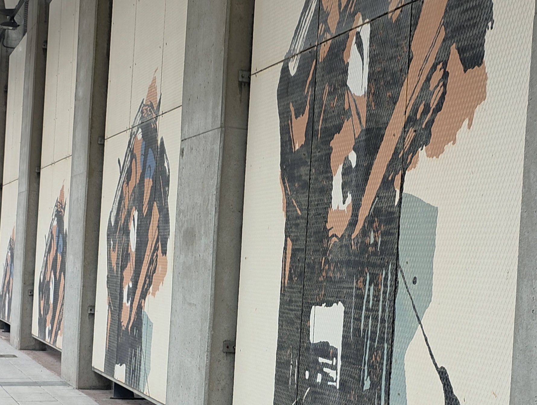 El Ayuntamiento restaurará la obra 'El bosque encantado', de Carlos Suárez